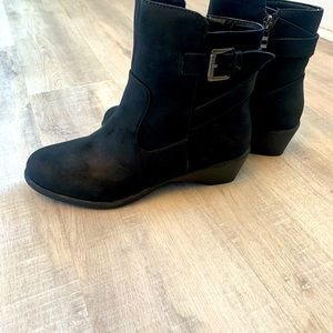 Black boots size 9 brand new never worn.